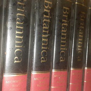 Encyclopedia Britannica 15 th edition  with Atlas and world data